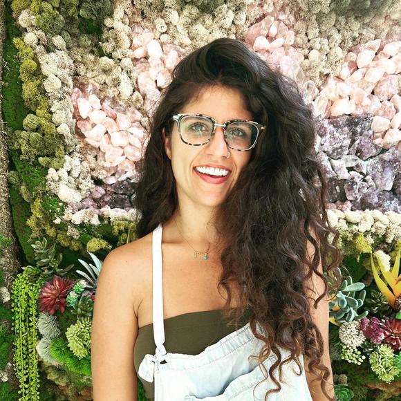 Meet your Posher, Monika - Picture 1 of 1